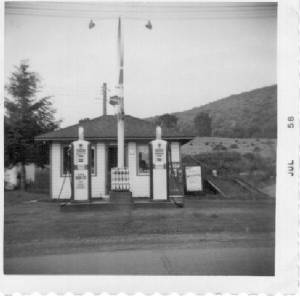 sinclairgasstation1958.jpg
